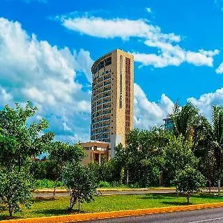 Krystal Urban Cancun & Beach Club 3*,