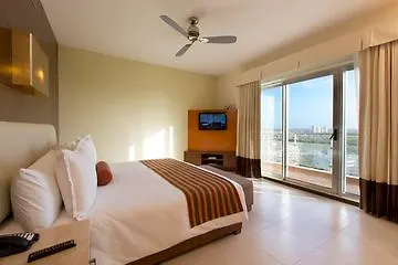Hotel Krystal Urban Cancun & Beach Club
