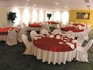 Krystal Urban Cancun & Beach Club 3*,