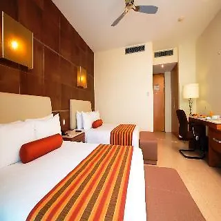 Krystal Urban Cancun & Beach Club 3*,