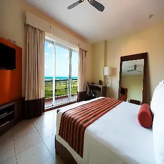 Krystal Urban Cancun & Beach Club Hotel